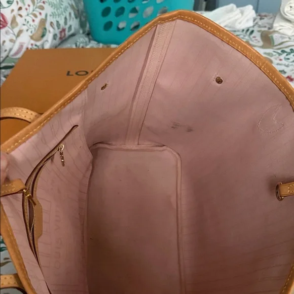 Louis Vuitton Damier Azur Tote - Cream and Tan - Picture 5 of 10